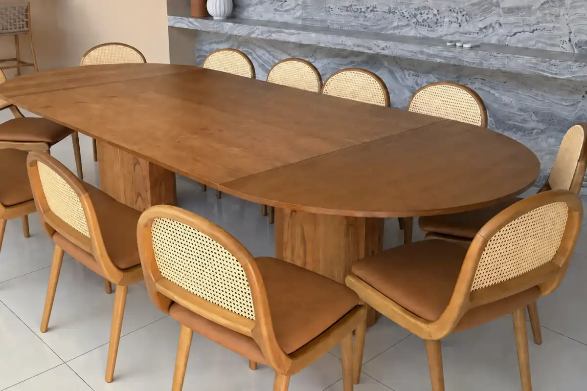 Mesa de jantar de madeira nobre com PPF