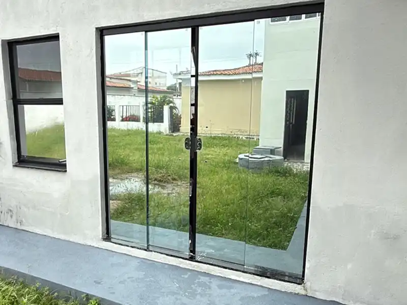 Residência com película espelhada
